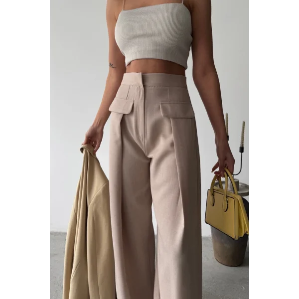 KAPALI GENİŞ PİLE CEP KAPAK DETAYLI PANTOLON - Bej