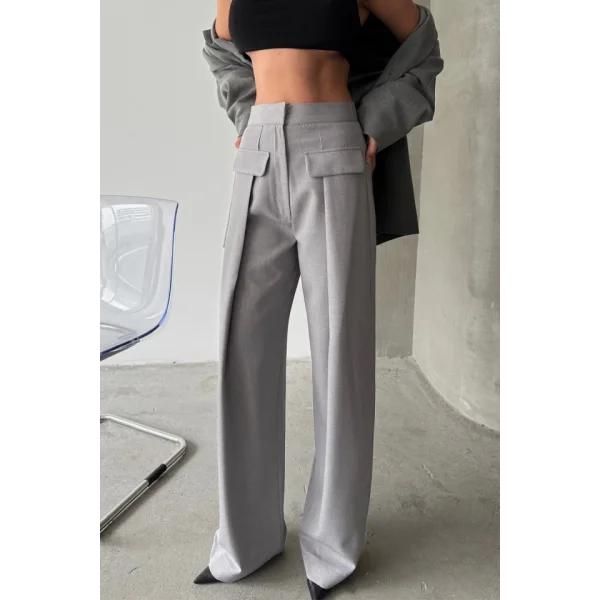 KAPALI GENİŞ PİLE CEP KAPAK DETAYLI PANTOLON - Gri