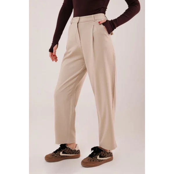 Kapama Cep Detaylı Krem Pantolon