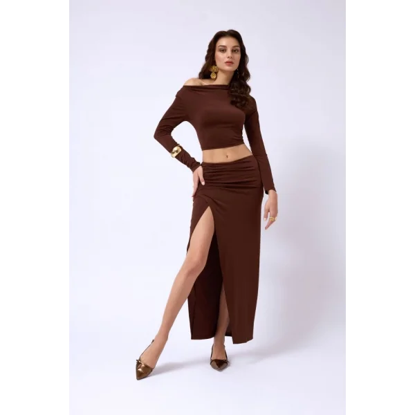 Kayık Yaka Uzun Kol Bluz