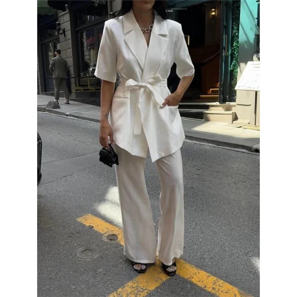 KIA KO BAĞAA DETAYI CEKETPANTOON TAKI  Beyaz