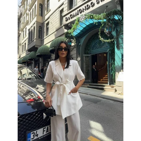 KIA KO BAĞAA DETAYI CEKETPANTOON TAKI  Beyaz