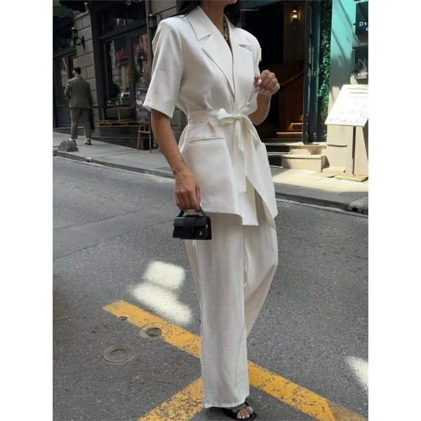 KIA KO BAĞAA DETAYI CEKETPANTOON TAKI  Beyaz