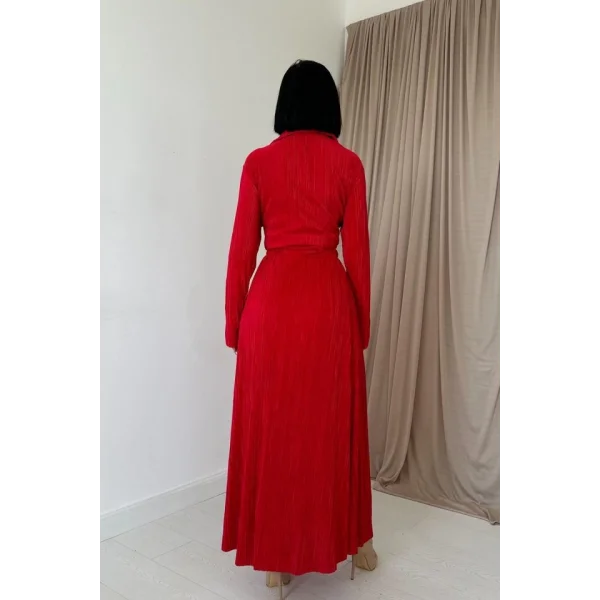 Kırmızı Fitilli Gömlek Ve Uzun Etek Takım