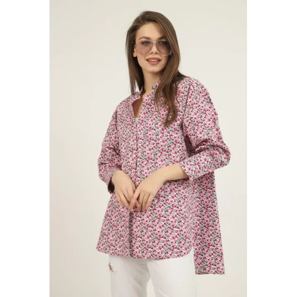 Kırmızı V Yakalı Ve Desenli Gömlek