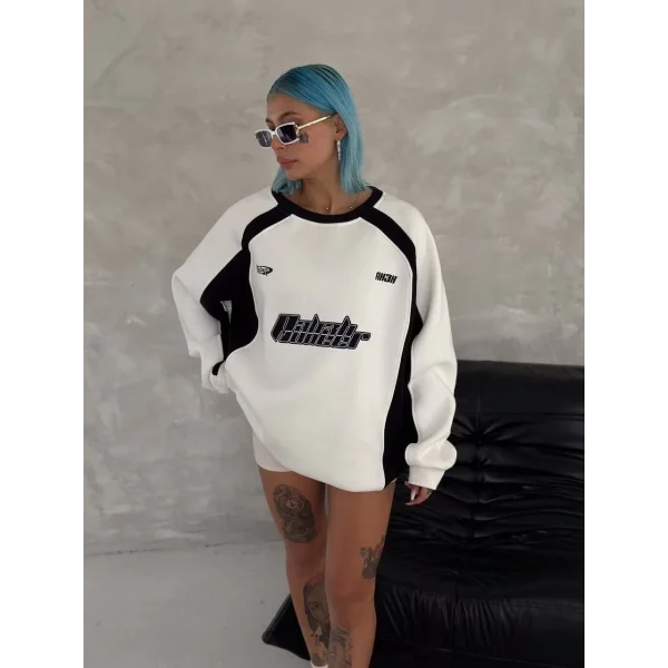 Kışlık Nakış İşlemeli Bisiklet Yaka Parçalı SweatShirt - Beyaz