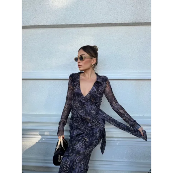 Kruvaze V yaka, fırfırlı ve bağcıklı Desenli Bluz ve Midi Etek Takım - Siyah