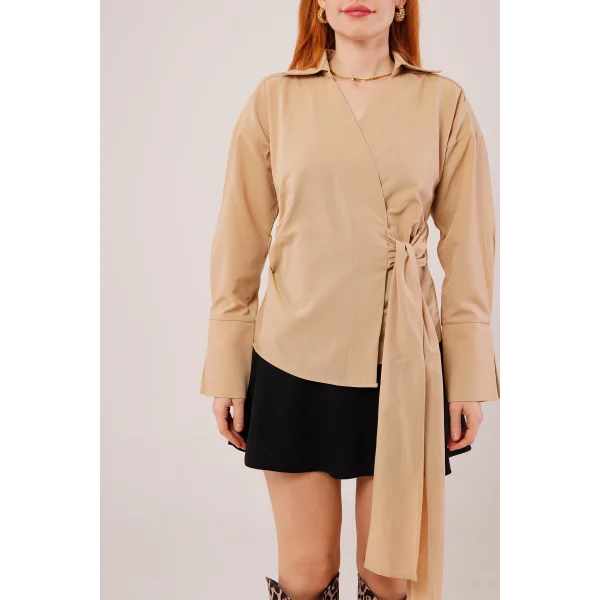 Kruvaze Yaka Yandan Bağlama Detaylı Camel Gömlek