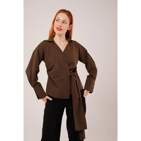 Kruvaze Yaka Yandan Bağlama Detaylı Kahverengi Gömlek