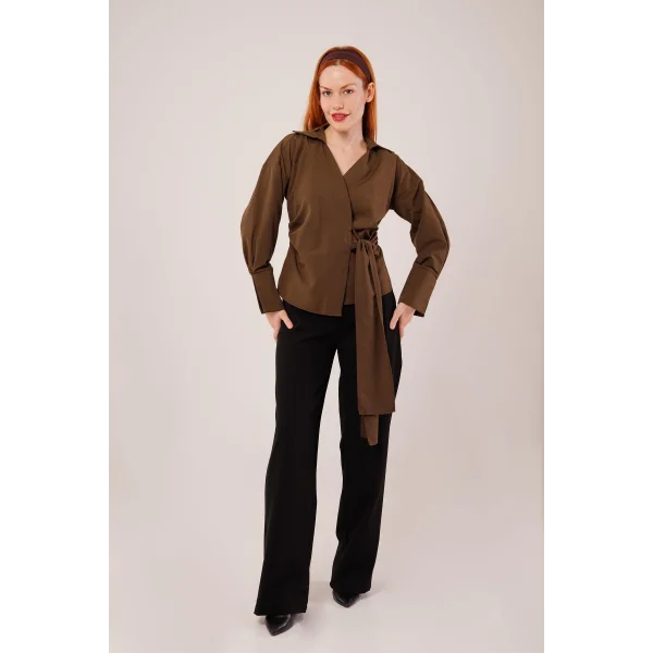 Kruvaze Yaka Yandan Bağlama Detaylı Kahverengi Gömlek