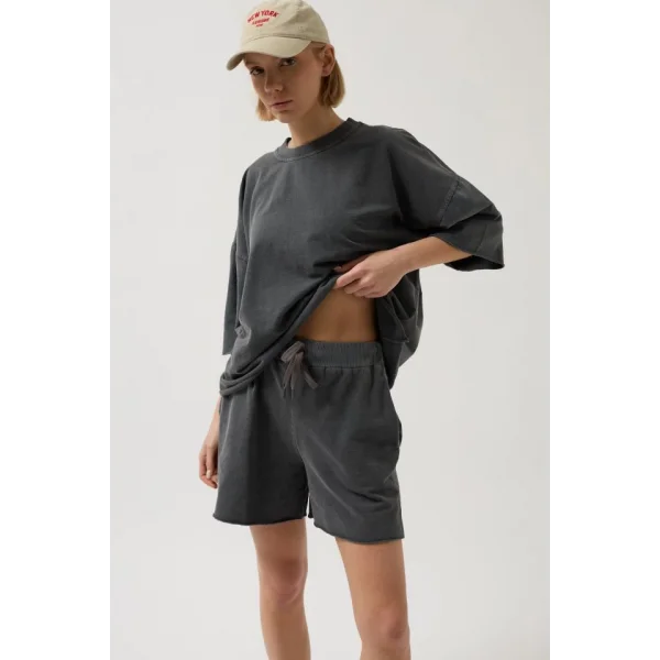 Lazer Kesim Bağcık Detay Şort