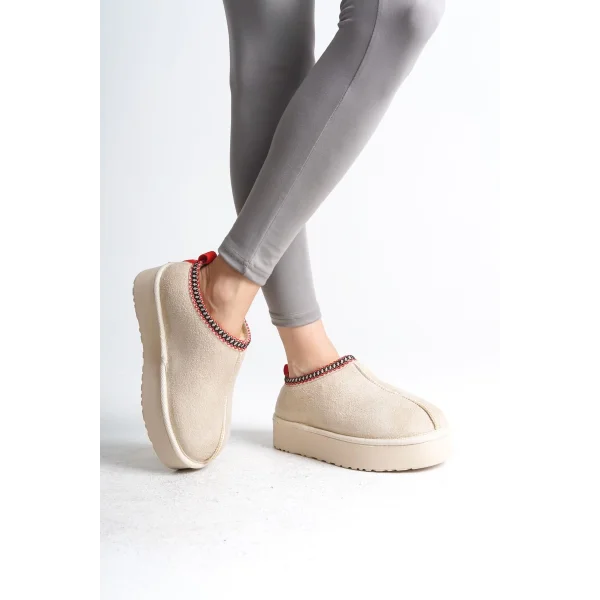 LEILA Bağcıksız Düz ve Kalın Taban İçi Kürklü Kısa Süet Kadın Bot  CKT - Krem