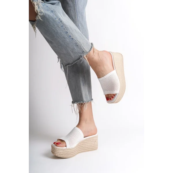 MARLA Dolgu Topuklu Ortopedik Taban Hasır Görünümlü Triko Kadın Terlik  TKT - Beyaz