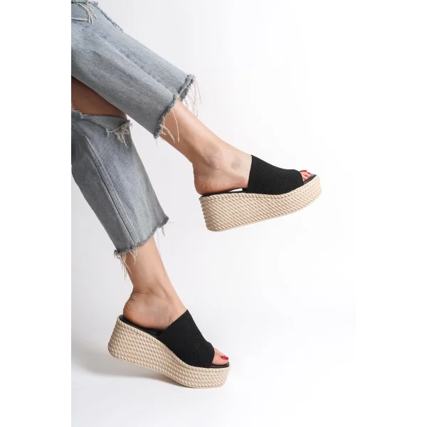 MARLA Dolgu Topuklu Ortopedik Taban Hasır Görünümlü Triko Kadın Terlik  TKT - Siyah