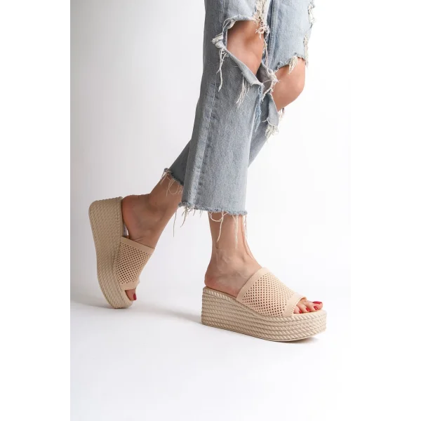 MARLA Dolgu Topuklu Ortopedik Taban Hasır Görünümlü Triko Kadın Terlik  TKT - Ten