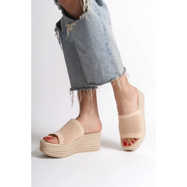 MARLA Dolgu Topuklu Ortopedik Taban Hasır Görünümlü Triko Kadın Terlik  TKT - Ten