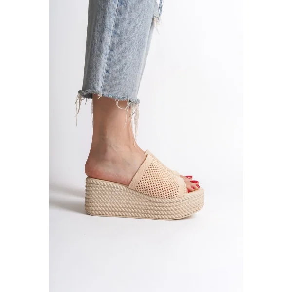 MARLA Dolgu Topuklu Ortopedik Taban Hasır Görünümlü Triko Kadın Terlik  TKT - Ten