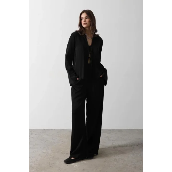 Önden Biyeli Bluz Ve Pantolon Takım  iyah