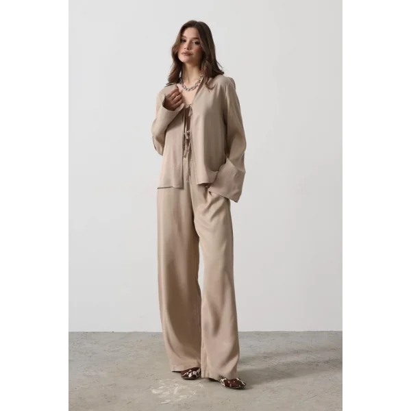 Önden Biyeli Bluz Ve Pantolon Takım  Vizon