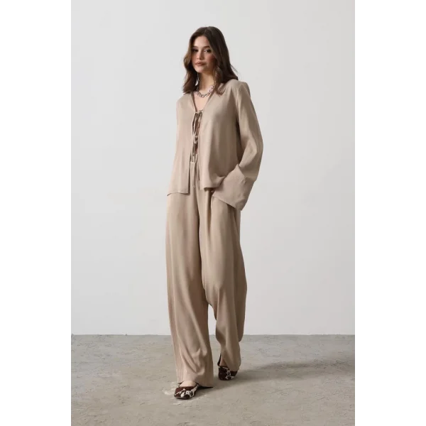Önden Biyeli Bluz Ve Pantolon Takım  Vizon