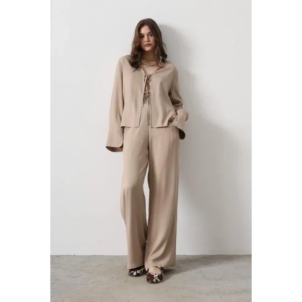 Önden Biyeli Bluz Ve Pantolon Takım  Vizon