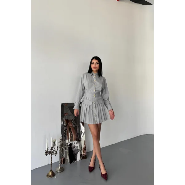 ÖNDEN GOLD DÜĞMELİ PİLELİ KISA ELBİSE - Gri