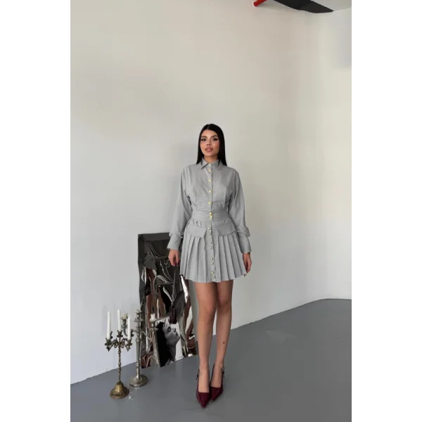 ÖNDEN GOLD DÜĞMELİ PİLELİ KISA ELBİSE - Gri