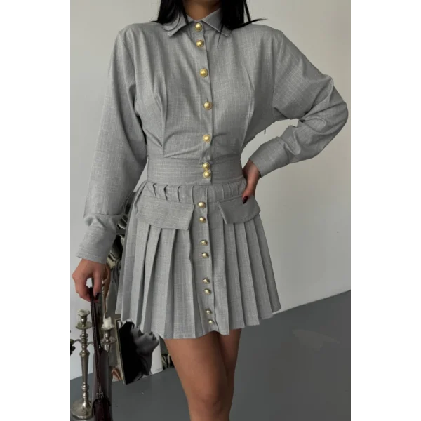 ÖNDEN GOLD DÜĞMELİ PİLELİ KISA ELBİSE - Gri