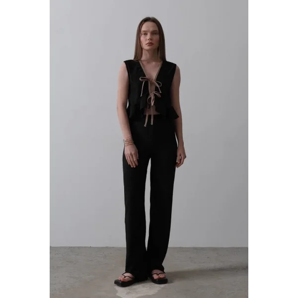 Önü Bağlamalı Volanlı Örme Takım - Siyah