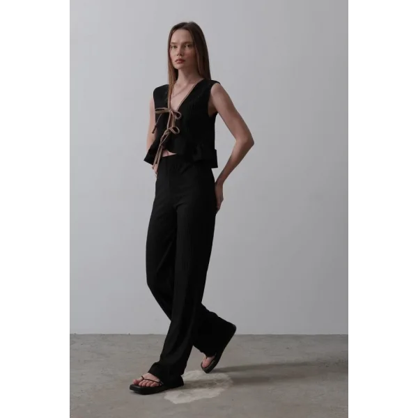 Önü Bağlamalı Volanlı Örme Takım - Siyah