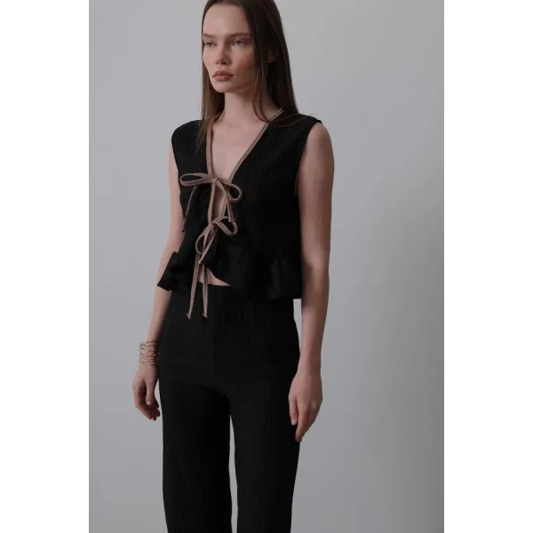 Önü Bağlamalı Volanlı Örme Takım - Siyah