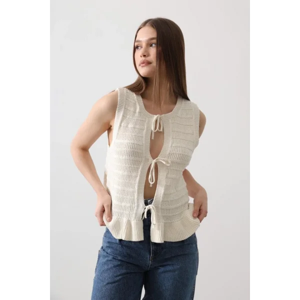 Önü Bağlamalı Yelek  Ekru