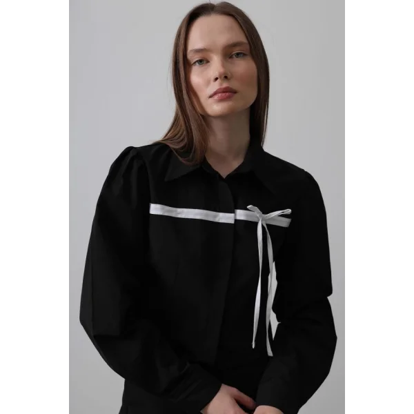 Önü Kontrast Fiyonklu Gömlek - Siyah