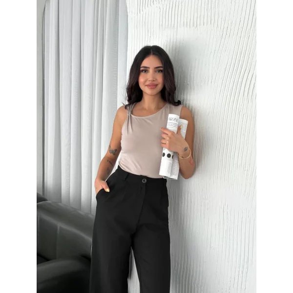 Osy Modal Yumuşak Dokulu Kumaş Bisiklet Yaka Kadın Sıfır Kol Bluz Omuz Toka Aksesuar Detaylı - Bej