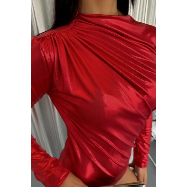 PARLAK OMUZ DRAPELİ BODYSUİT - Kırmızı