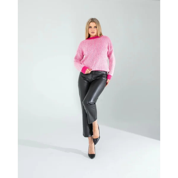 Pembe Çizgili Beyaz Yakalı Triko Kazak