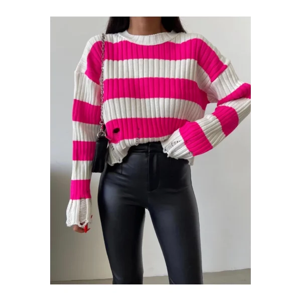 Pembe Çizgili Yırtık Detaylı Triko Kazak