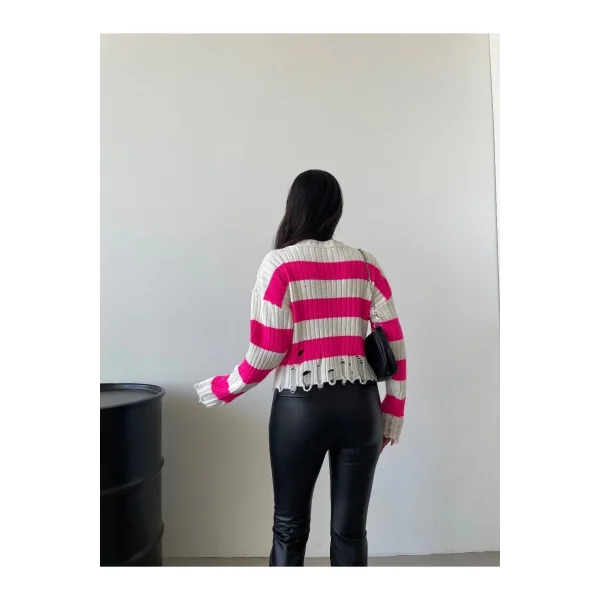 Pembe Çizgili Yırtık Detaylı Triko Kazak