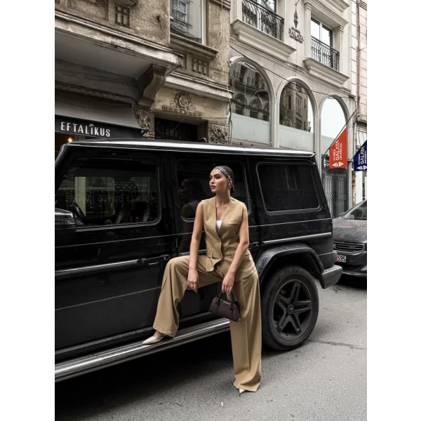 Poly Viscose Arkasi Düğme Ve Kemer Detayli Yelek Pantolon Takim