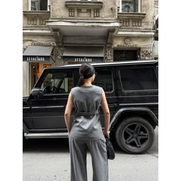 Poly Viscose Arkasi Düğme Ve Kemer Detayli Yelek Pantolon Takim