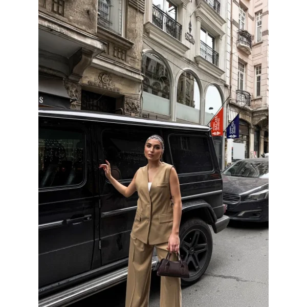 Poly Viscose Arkasi Düğme Ve Kemer Detayli Yelek Pantolon Takim