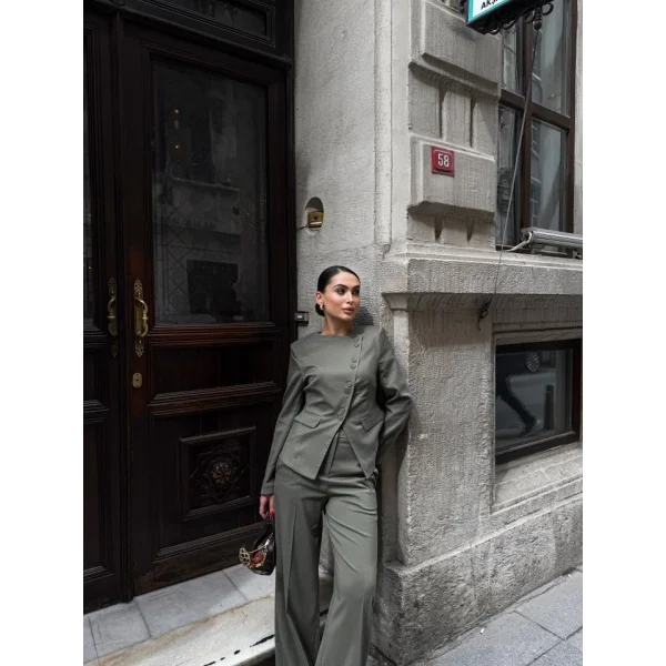 Poly Viscose Full Lycra Asi̇metri̇k Düğmeli̇ Vatkali Ceket Pantolon Takim
