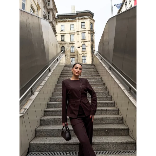 Poly Viscose Full Lycra Asi̇metri̇k Düğmeli̇ Vatkali Ceket Pantolon Takim