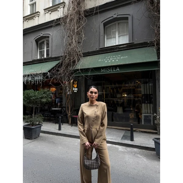 Poly Viscose Full Lycra Asi̇metri̇k Düğmeli̇ Vatkali Ceket Pantolon Takim