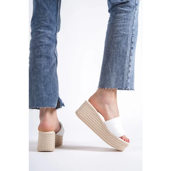 REINA Dolgu Topuklu Ortopedik Taban Hasır Görünümlü Kadın Terlik CKT - Beyaz