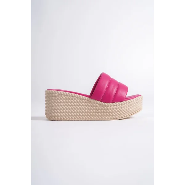 REINA Dolgu Topuklu Ortopedik Taban Hasır Görünümlü Kadın Terlik CKT - Fuşya