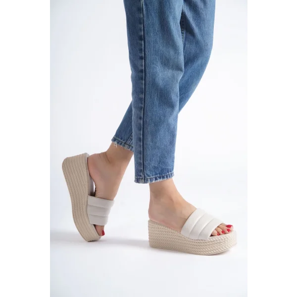 REINA Dolgu Topuklu Ortopedik Taban Hasır Görünümlü Kadın Terlik CKT - Krem