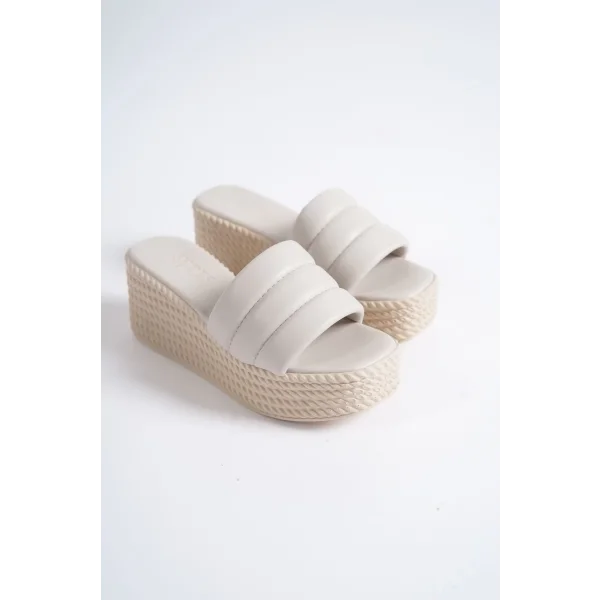 REINA Dolgu Topuklu Ortopedik Taban Hasır Görünümlü Kadın Terlik CKT - Krem