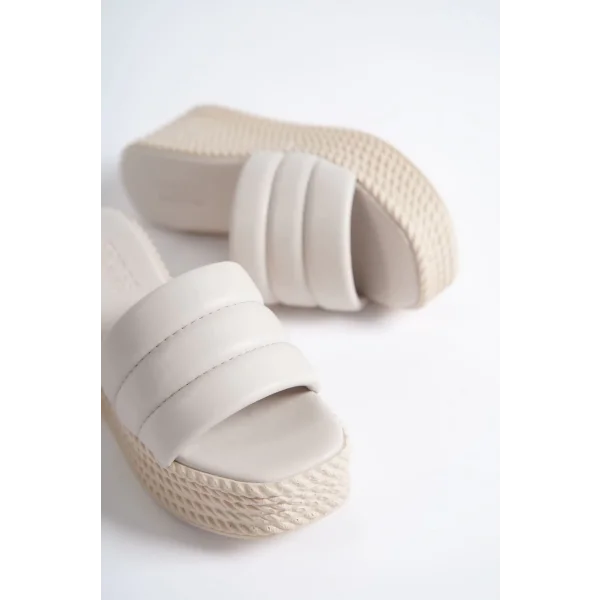 REINA Dolgu Topuklu Ortopedik Taban Hasır Görünümlü Kadın Terlik CKT - Krem