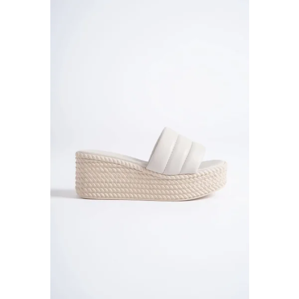 REINA Dolgu Topuklu Ortopedik Taban Hasır Görünümlü Kadın Terlik CKT - Krem